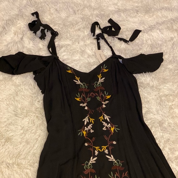 Cold Shoulder Maxi Dress - Picture 3 of 5